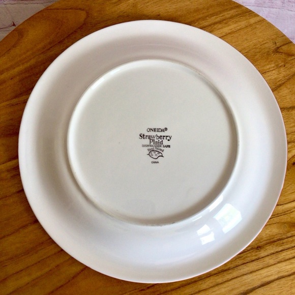 Vintage Oneida Strawberry Plaid Dinner Plates - Set of 2 - Picture 8 of 9